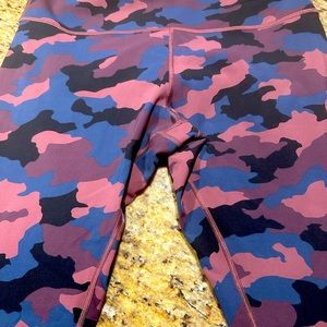 LuLuLemon ankle length leggings, size 14